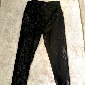 EVCR high waisted Shine Snakeskin leggings